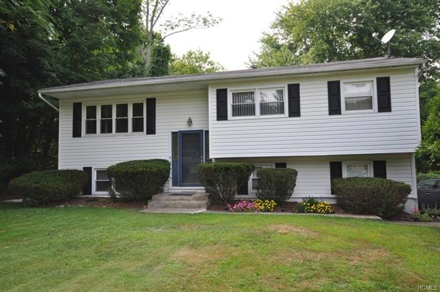 39 S Airmont Rd, Suffern, NY 10901 - photo 1