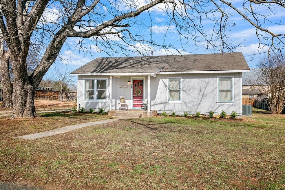 108 E Grothe St, Fredericksburg, TX 78624 - photo 1