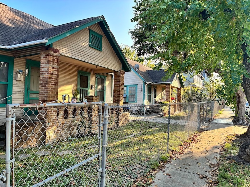 305 Eastwood St, Houston, TX 77011 - photo 1