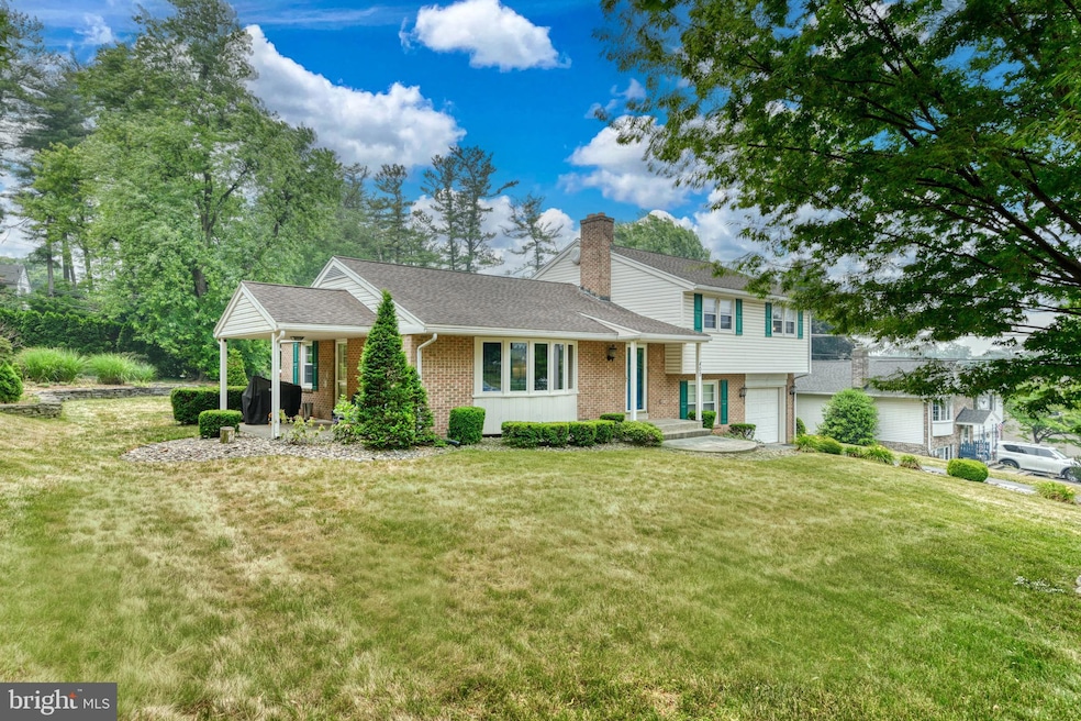 408 Acorn Ln, Reading, PA 19605 - photo 1