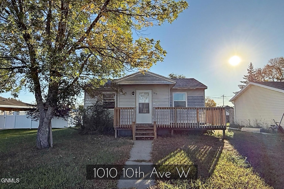 1010 10th Ave W, Williston, ND 58801 - photo 1