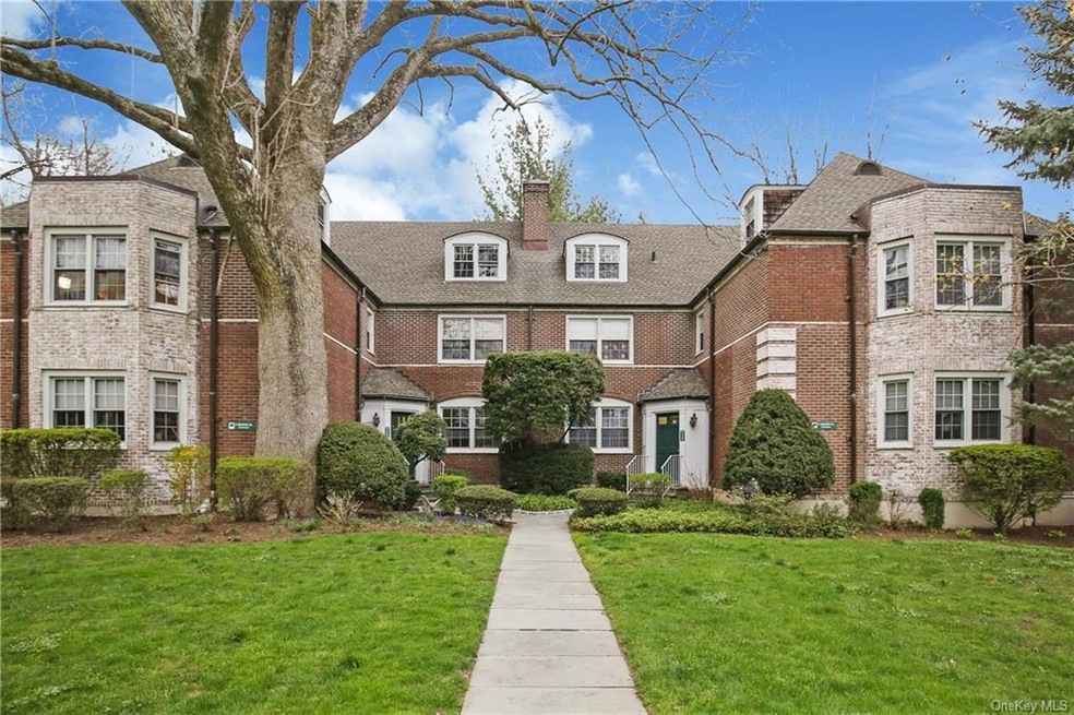 3 Sentry Place unit 2c, Scarsdale, NY 10583 - photo 1