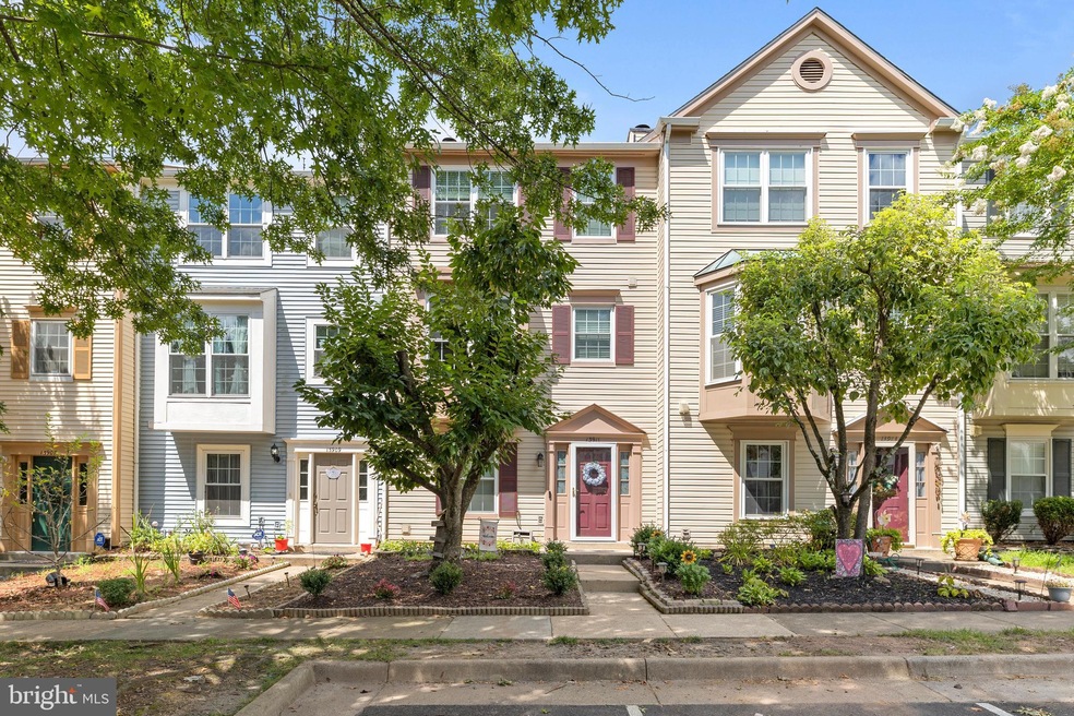 13911 Gunners Place, Centreville, VA 20121 - photo 1