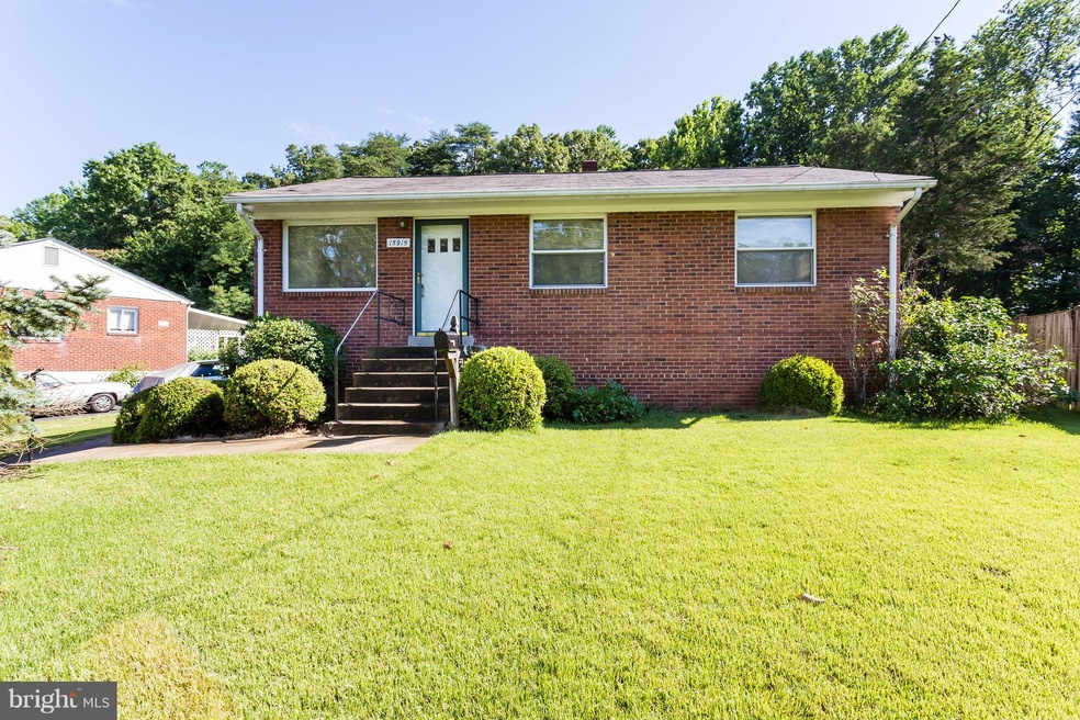 15915 Crest Dr, Woodbridge, VA 22191 - photo 1