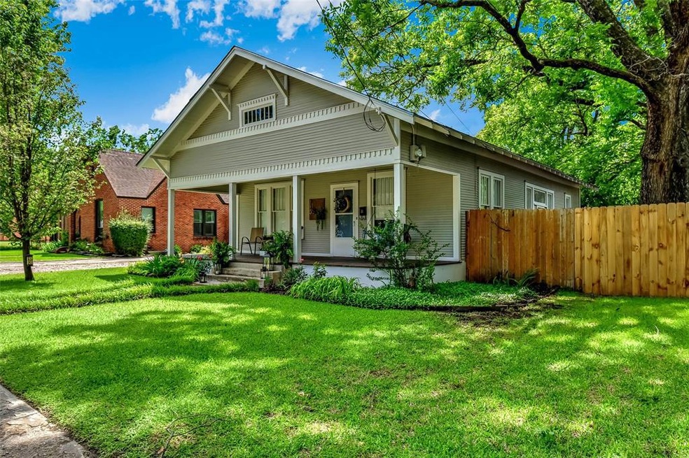 1107 S Lindsay St, Gainesville, TX 76240 - photo 1