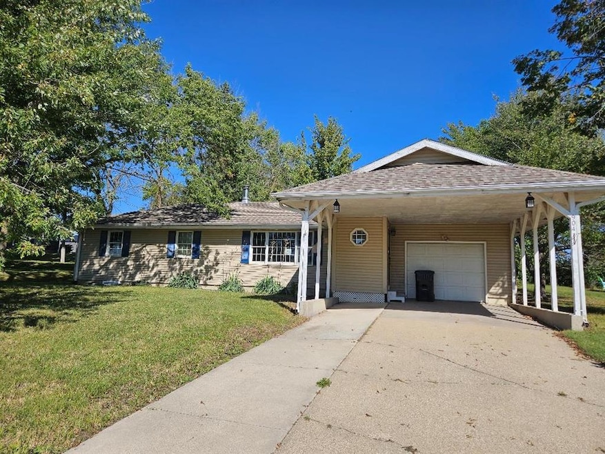 904 W Columbus St, Mount Ayr, IA 50854 - photo 1