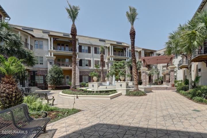 Carriage House Courtyard