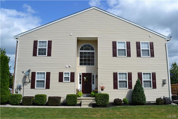 6833 Hunt Dr, Macungie, PA 18062 - photo 1