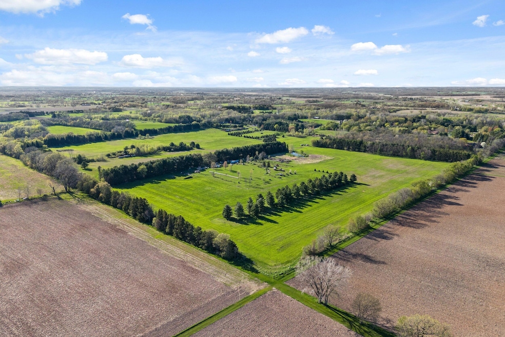 5505 Grandview Rd, Larsen, WI 54947 - photo 1