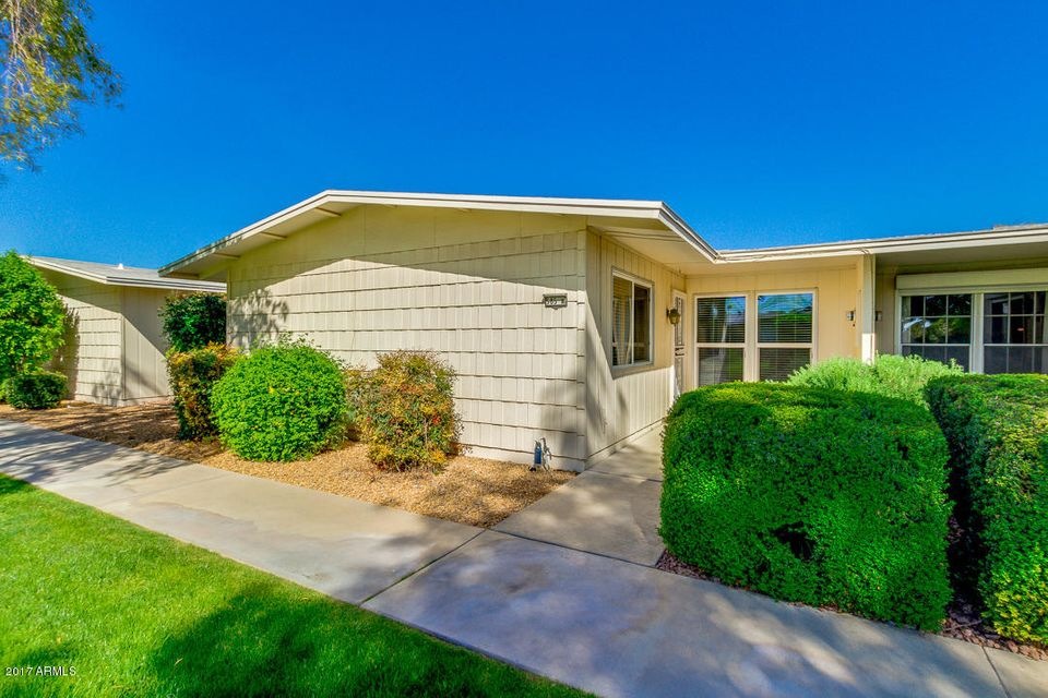 10585 W Palmeras Dr unit F, Sun City, AZ 85373 - photo 1