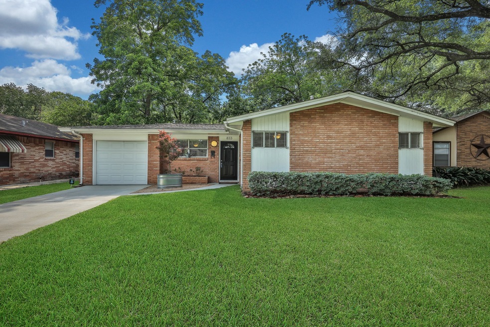 833 Sara Rose St, Houston, TX 77018 - photo 1