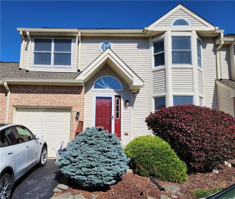 237 Ridings Cir unit J237, Macungie, PA 18062 - photo 1