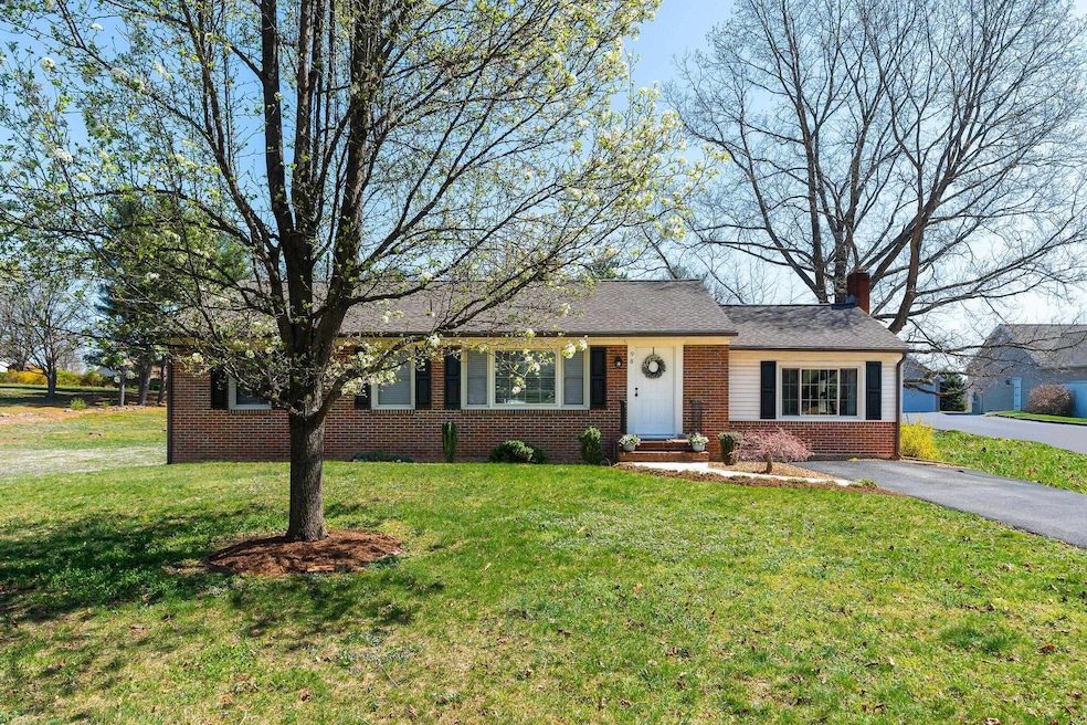 98 York Ave, Stuarts Draft, VA 24477 - photo 1