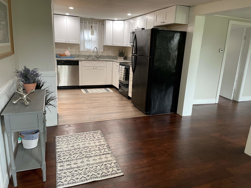 11 Bellevue St, Manchester, NH 03103 - photo 1