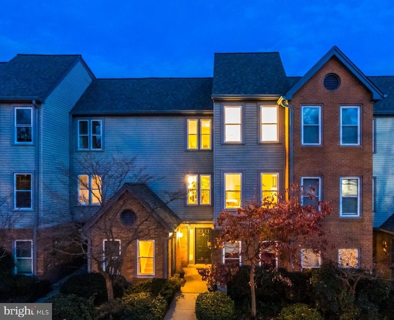 2103 N Rolfe St unit B, Arlington, VA 22209 - photo 1