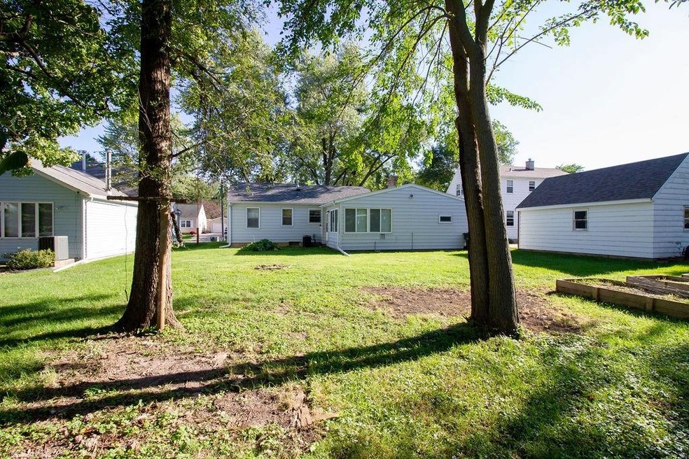 294 25th Ave SW, Cedar Rapids, IA 52404 - photo 1