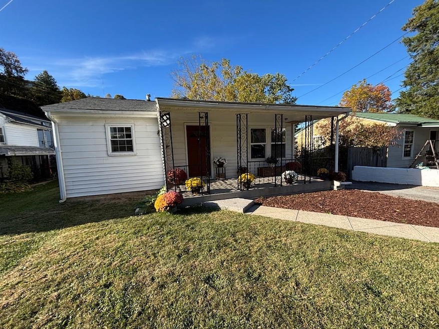 4107 Brierwood Ln, Bluefield, WV 24701 - photo 1