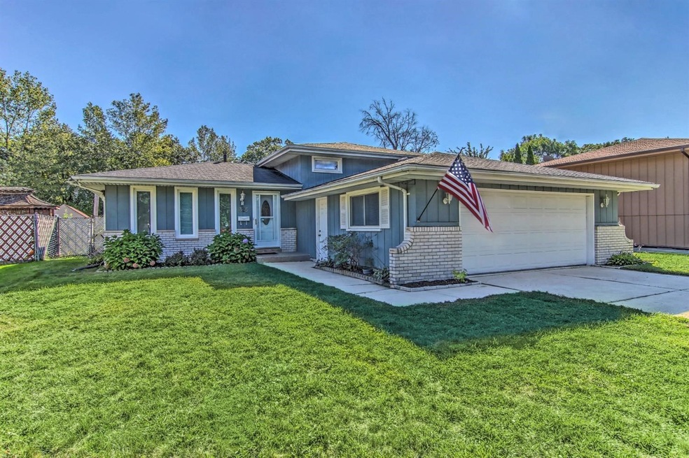 325 N Ernest St, Griffith, IN 46319 - photo 1