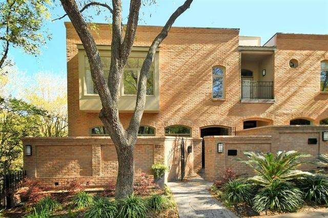 End unit in small complex of sophisticated row hou