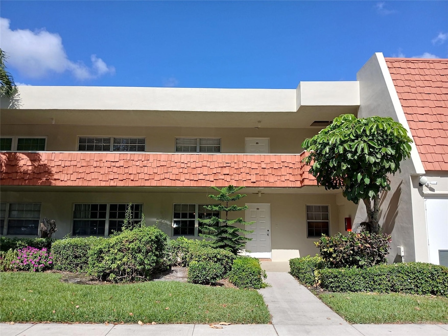 907 Cypress Terrace unit 104, Pompano Beach, FL 33069 - photo 1