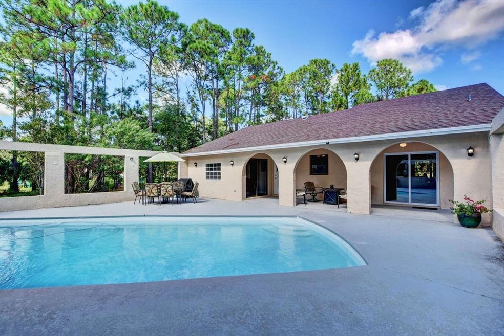 POOL & PATIO