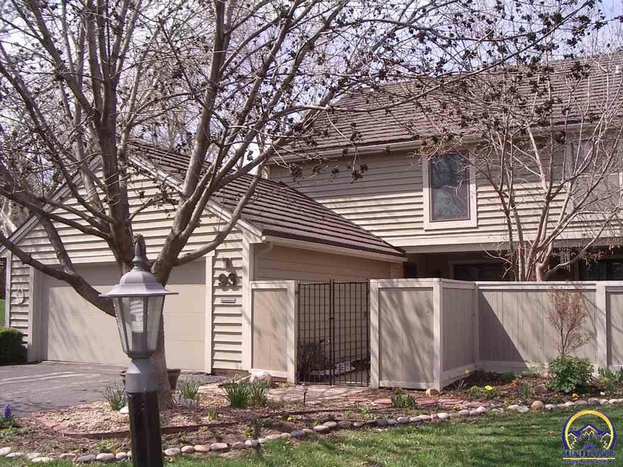 93 SW Pepper Tree Ln, Topeka, KS 66611 - photo 1