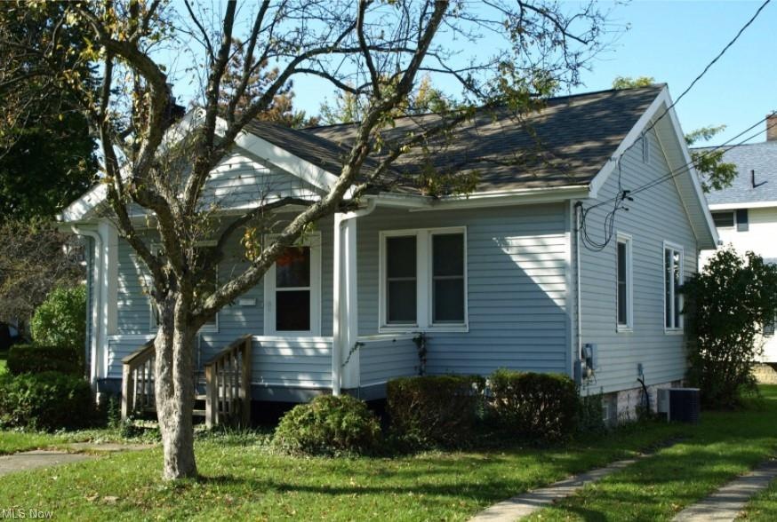 304 Swan St, Geneva, OH 44041 - photo 1