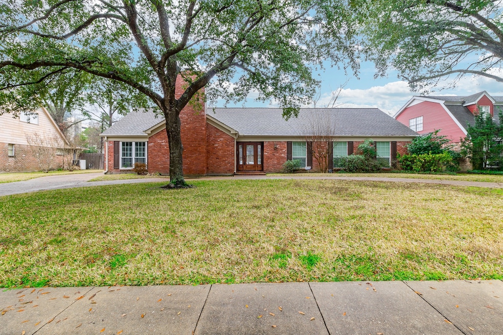 12126 Perthshire Rd, Houston, TX 77024 - photo 1