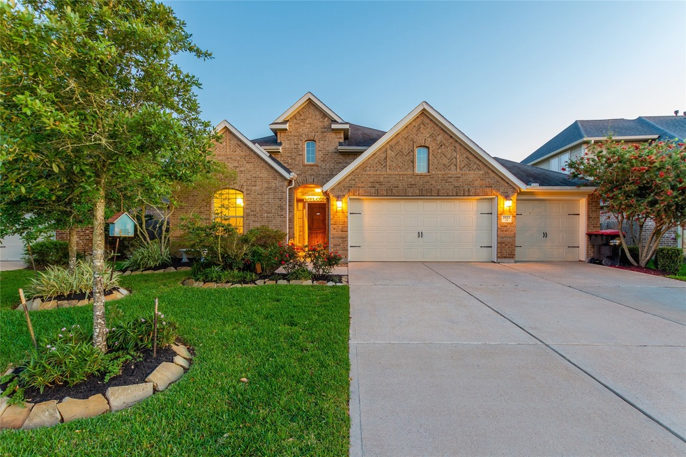 Welcome home to 29015 Powder Ridge Drive located in the master planned community of Firethorne and zoned to Lamar Consolidated ISD. This stunning home has lovely curb appeal, a well-manicured lawn, beautiful landscaping, brick elevation, dark stained front door, covered front entryway, beautiful outdoor lanterns, and a double wide driveway.