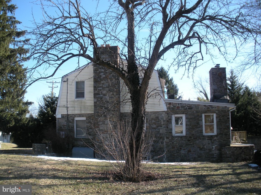 8728 Oakleigh Rd, Parkville, MD 21234 - photo 1