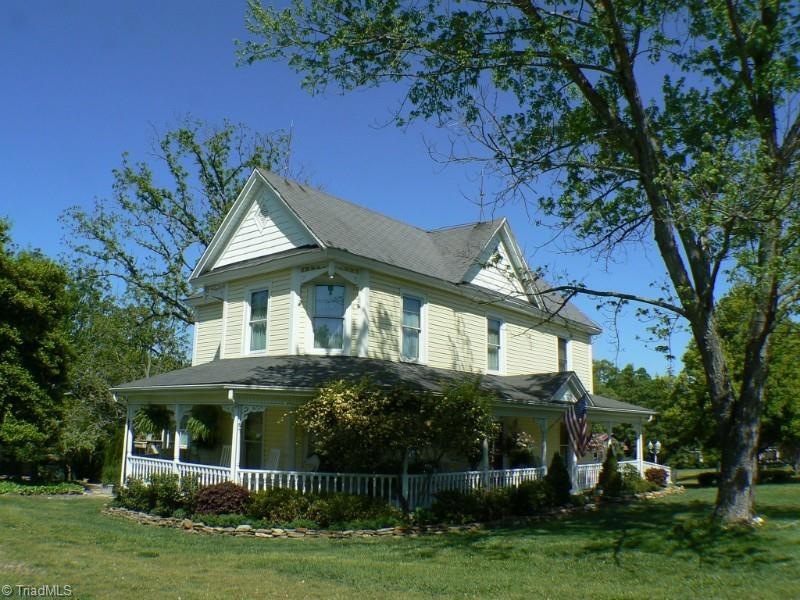 465 N Broad St, Seagrove, NC 27341 - photo 1