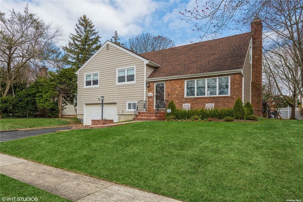 613 Euclid Ave, West Hempstead, NY 11552 - photo 1