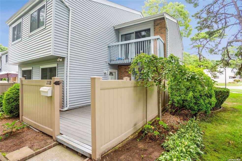 212 Springmeadow Dr unit B, Holbrook, NY 11741 - photo 1