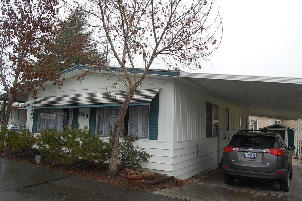 328 Beechwood Dr unit A, Grants Pass, OR 97526 - photo 1