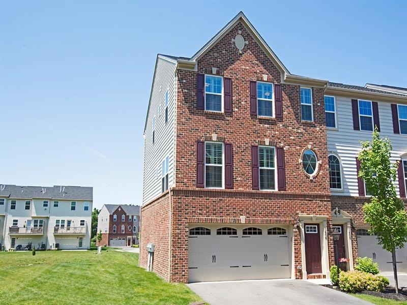 BRICK END-UNIT w/woods on the side for privacy, LO