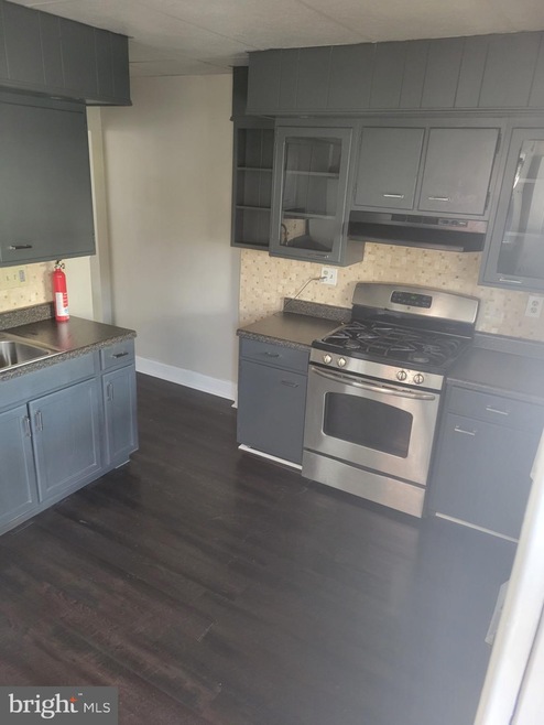 1627 Locust St, Reading, PA 19604 - photo 1