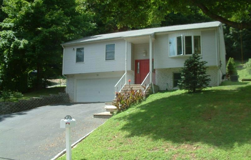 39 Vreeland Ave, Bloomingdale, NJ 07403 - photo 1