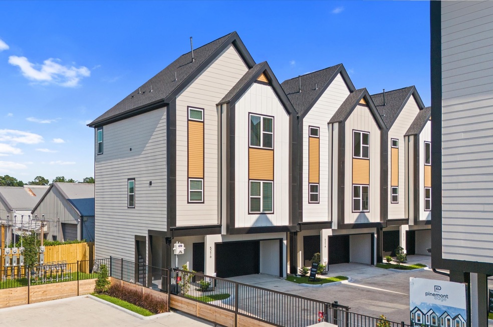 1305 Oak Tree Forest Ct, Houston, TX 77018 - photo 1