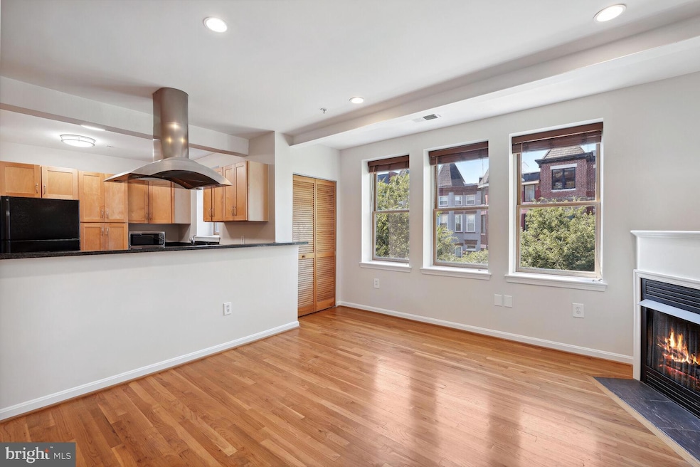 70 Rhode Island Ave NW unit 302, Washington, DC 20001 - photo 1