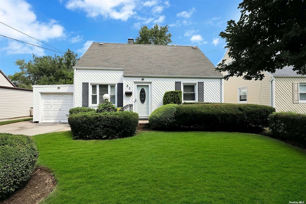 27 Brookfield Rd, Valley Stream, NY 11581 - photo 1