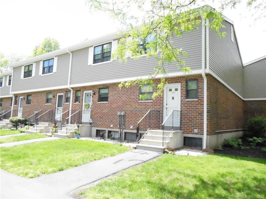 239 Hampton Ct unit 239, Newington, CT 06111 - photo 1