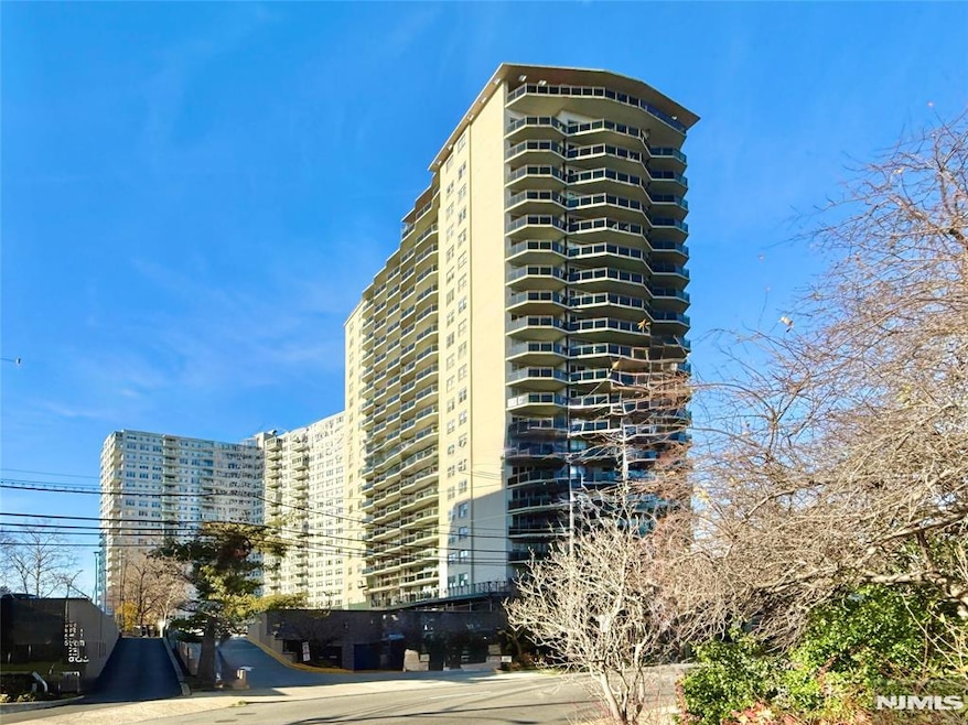 The Pembroke at Fort Lee unit 5E, Fort Lee, NJ 07024 - photo 1