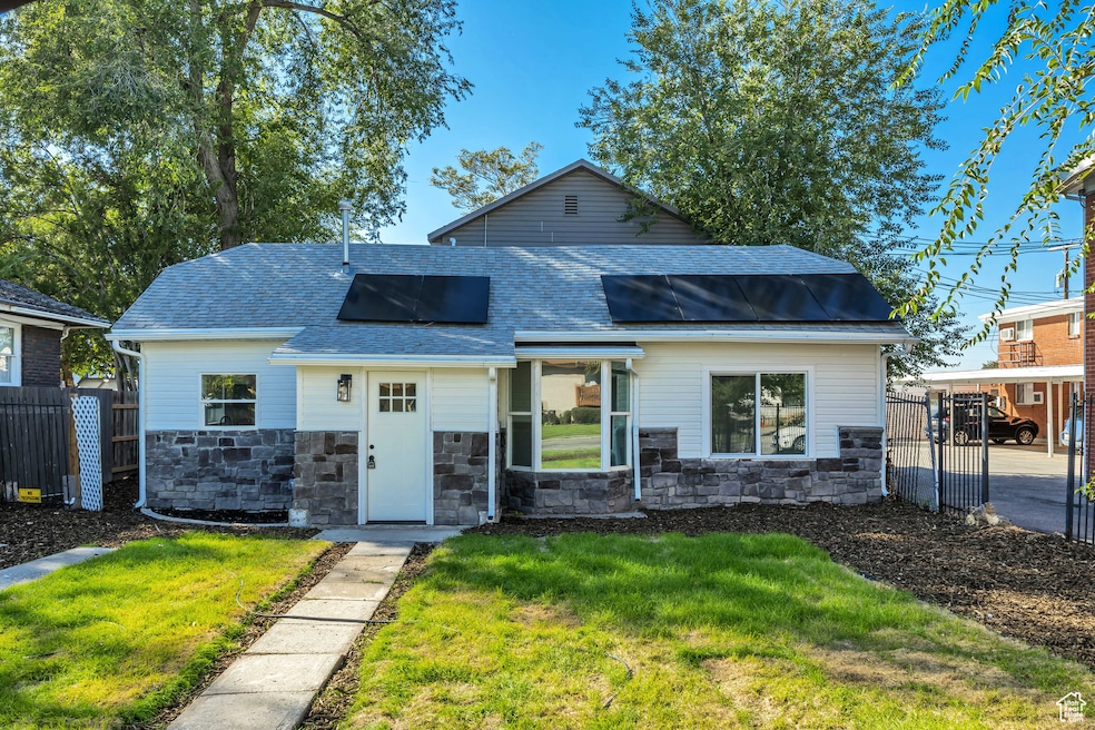 For Sale $599,000 • Co-Listing Agent