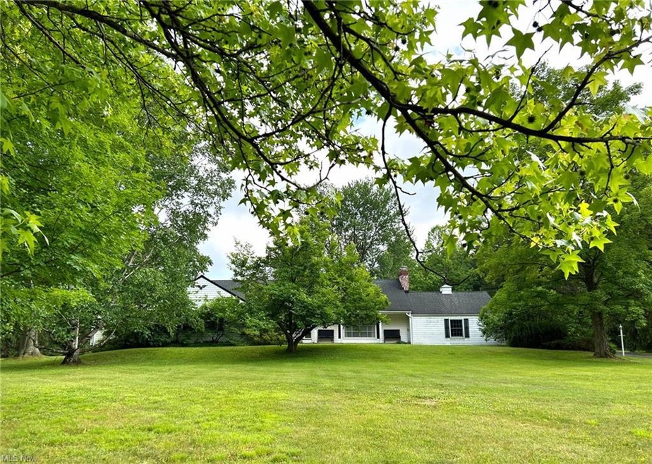 Classic Ranch home with a 4 stall Barn, on 4.57 lu