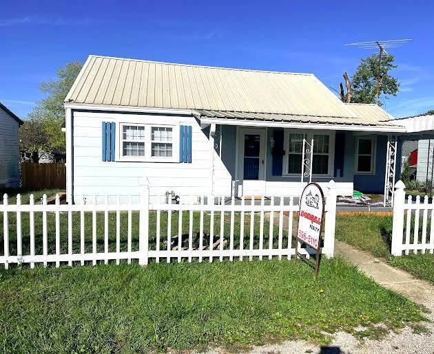 211 N Spring St, Mc Arthur, OH 45651 - photo 1