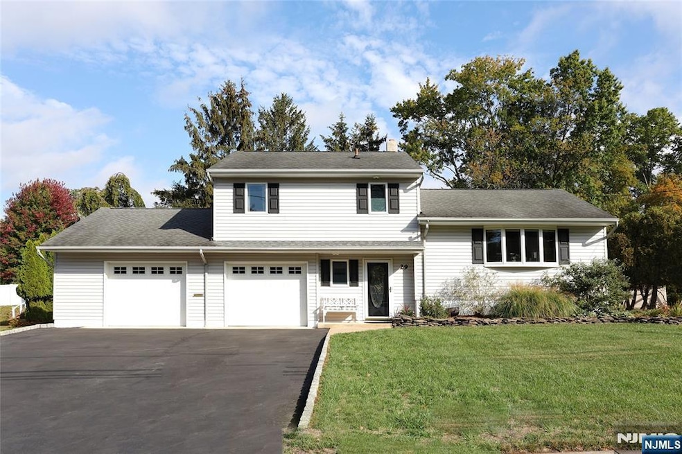 29 Rolling Hills Dr, Wayne, NJ 07470 - photo 1