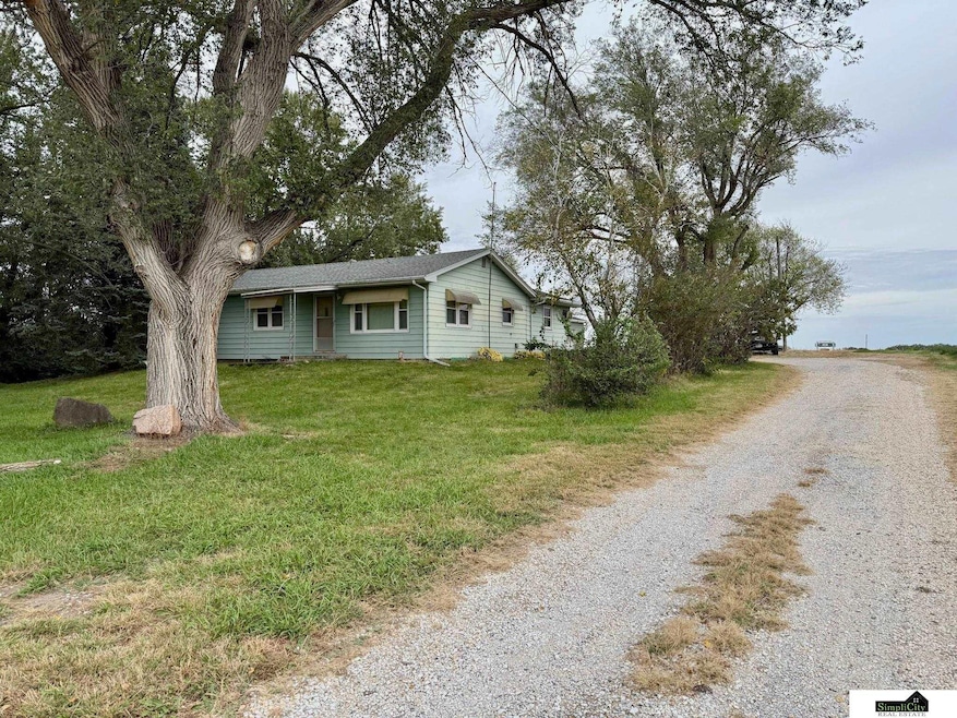 412 N 13th St, Tecumseh, NE 68450 - photo 1