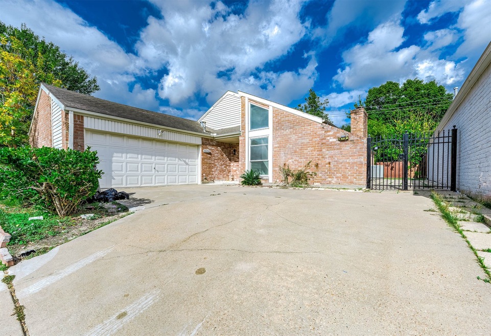 14206 Langbourne Dr, Houston, TX 77077 - photo 1