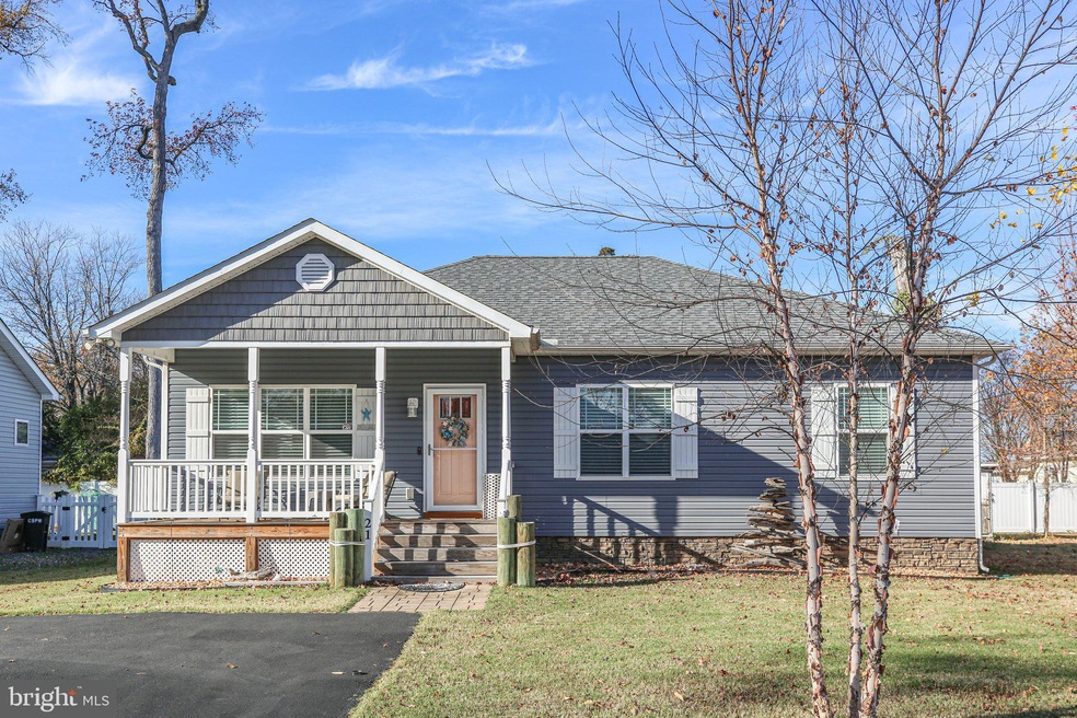 21 10th St, Colonial Beach, VA 22443 - photo 1