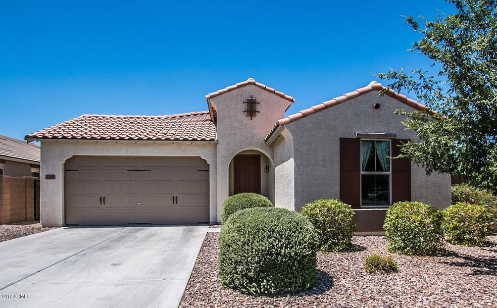 2232 E Gillcrest Rd-4